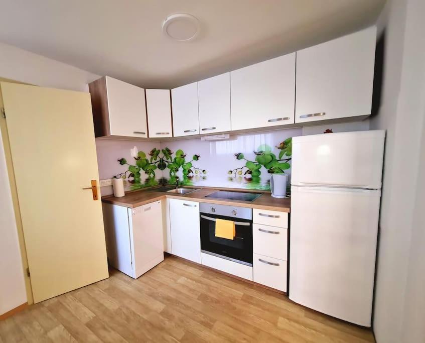 Apartma Juli Zirovnica Εξωτερικό φωτογραφία